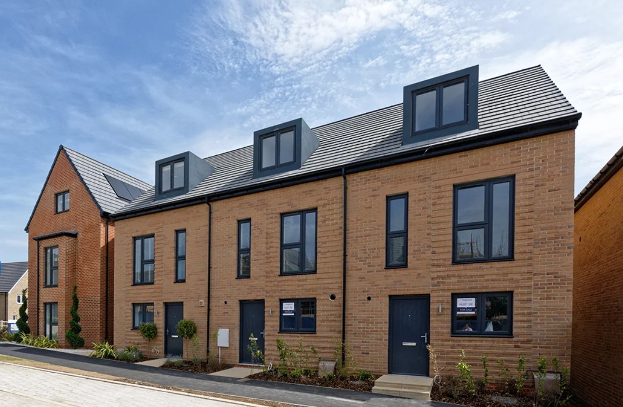 Haworth Place: A Stylish Retreat in the Heart of Tattenhoe Park 